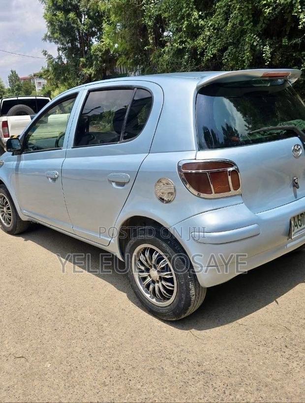 Toyota Vitz 2002 Blue