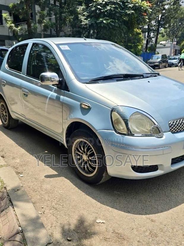 Toyota Vitz 2002 Blue