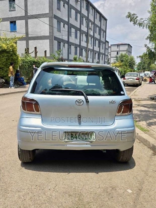 Toyota Vitz 2002 Blue