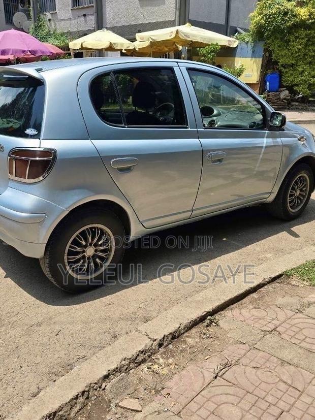 Toyota Vitz 2002 Blue