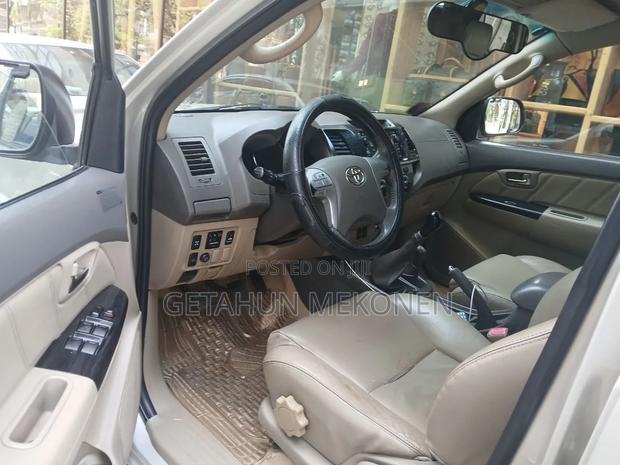 Toyota Fortuner 2011 Gold