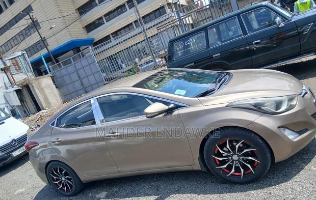 Hyundai Elantra 2015 Gold