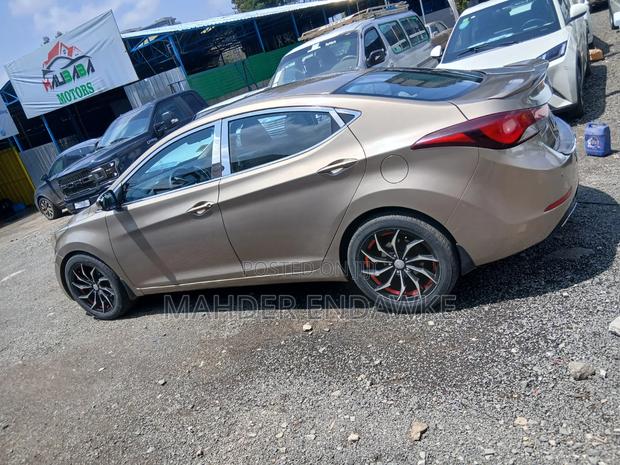 Hyundai Elantra 2015 Gold