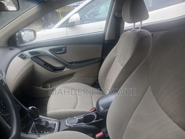 Hyundai Elantra 2015 Gold