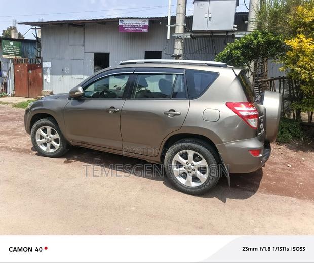 Toyota RAV4 2012 Brown