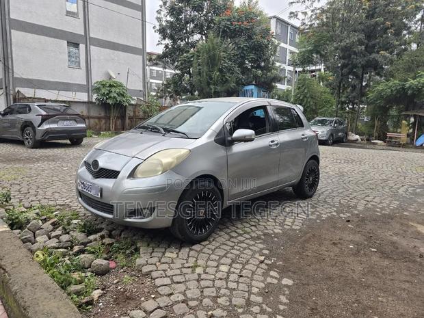Toyota Yaris 2010 Gray