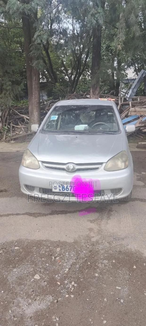 Toyota Platz 1.0 FWD 2005 Silver
