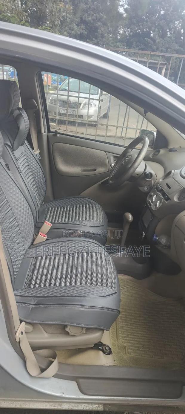 Toyota Platz 1.0 FWD 2005 Silver