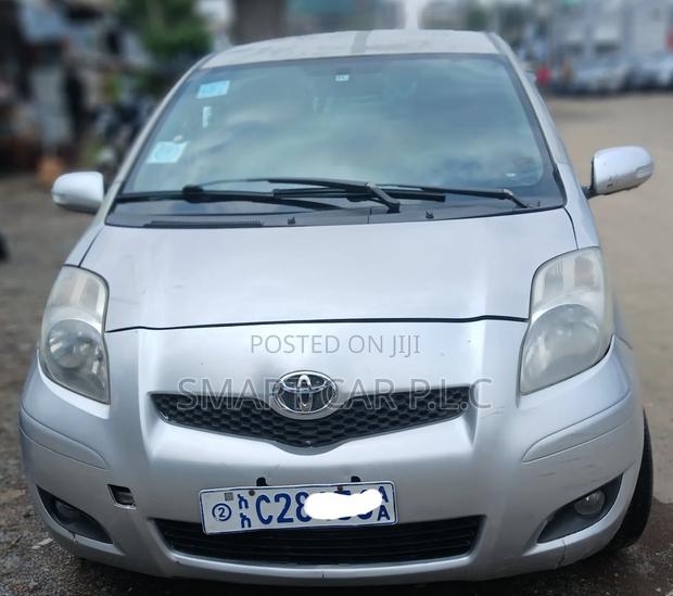 Toyota Yaris 2010 Silver
