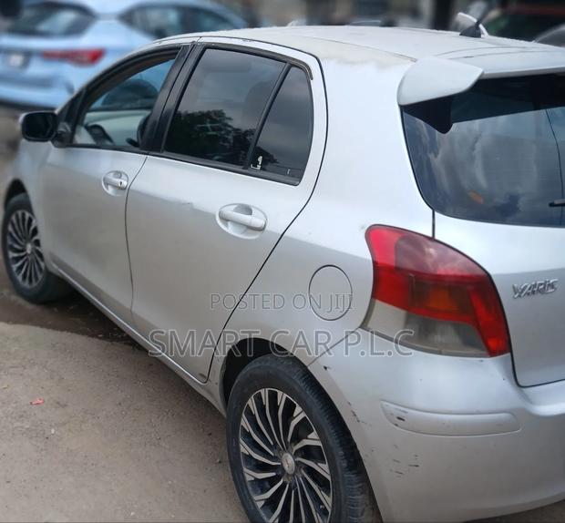 Toyota Yaris 2010 Silver