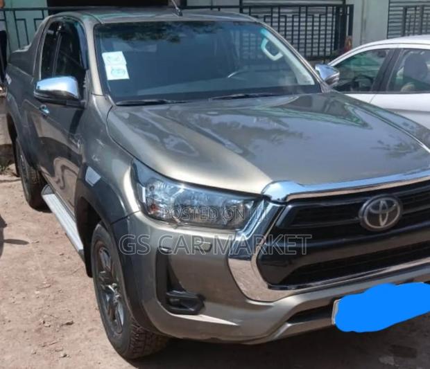 Toyota Hilux 2021 Beige
