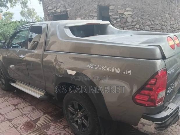 Toyota Hilux 2021 Beige