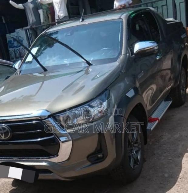 Toyota Hilux 2021 Beige