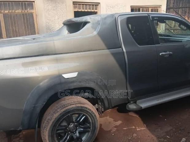 Toyota Hilux 2021 Beige