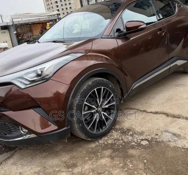 Toyota C-HR 2017 Maroon