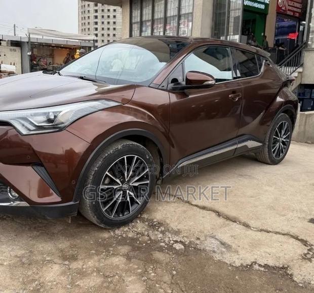 Toyota C-HR 2017 Maroon