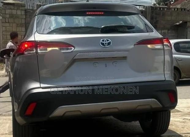 New Toyota Corolla Cross Hybrid 2026 Gold