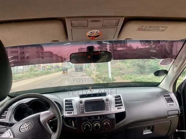 Toyota Hilux 2012 Gray