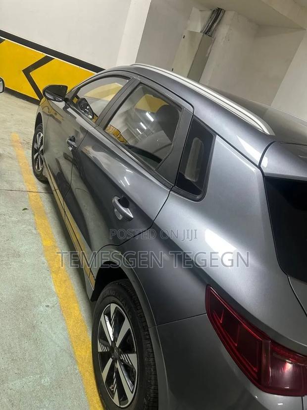 New BYD E2 43 kWh 94 hp FWD 2024 Gray