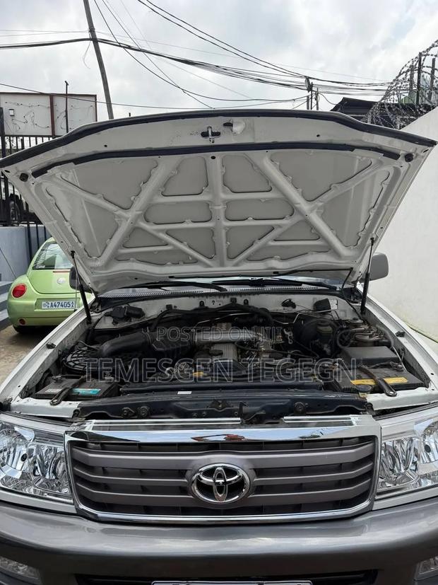 Toyota Land Cruiser 2004 White