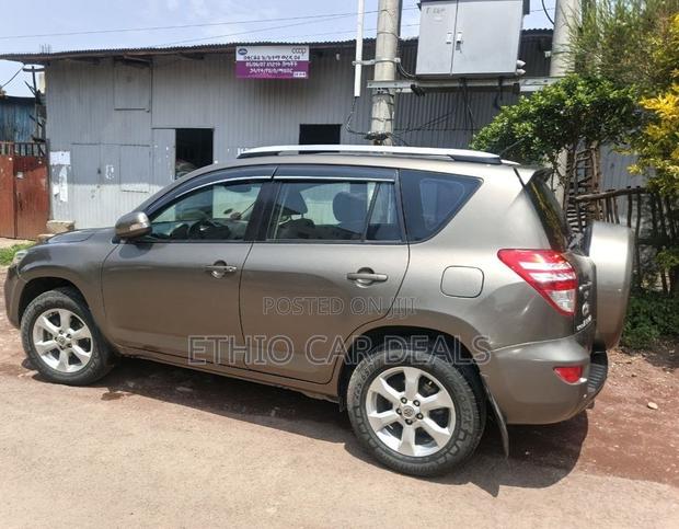 Toyota RAV4 2012 Brown