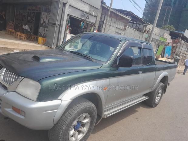Mitsubishi L200 2001 Green
