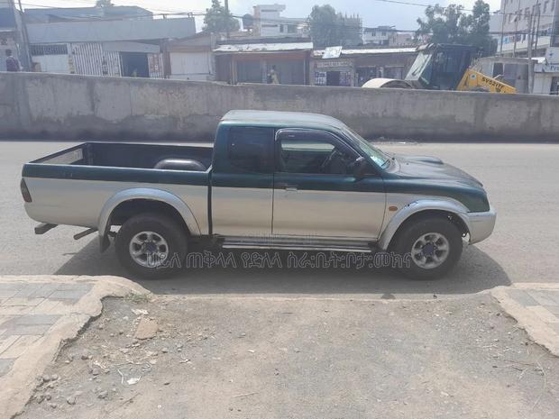 Mitsubishi L200 2001 Green