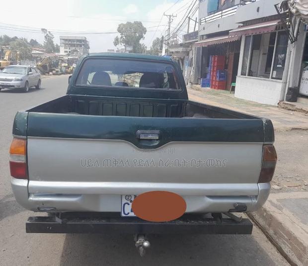 Mitsubishi L200 2001 Green
