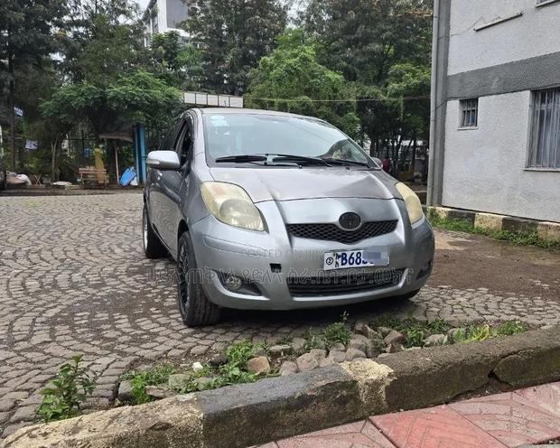 Toyota Yaris 2010 Silver