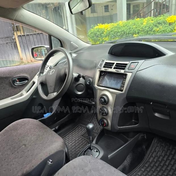 Toyota Yaris 2010 Silver