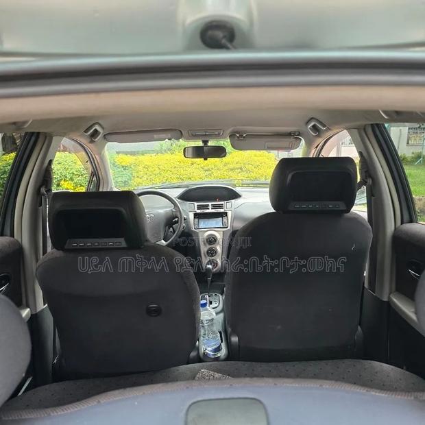 Toyota Yaris 2010 Silver