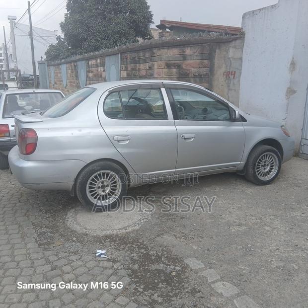 Toyota Platz 2001 Silver
