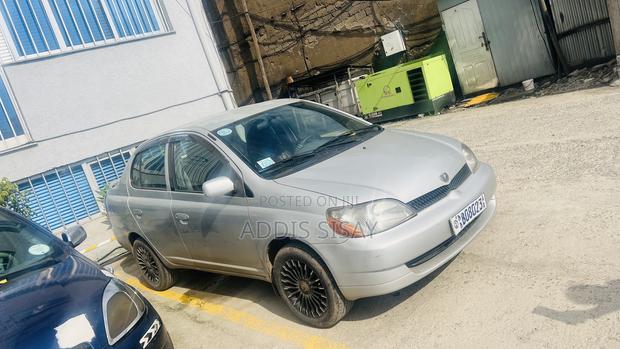 Toyota Platz 2001 Silver