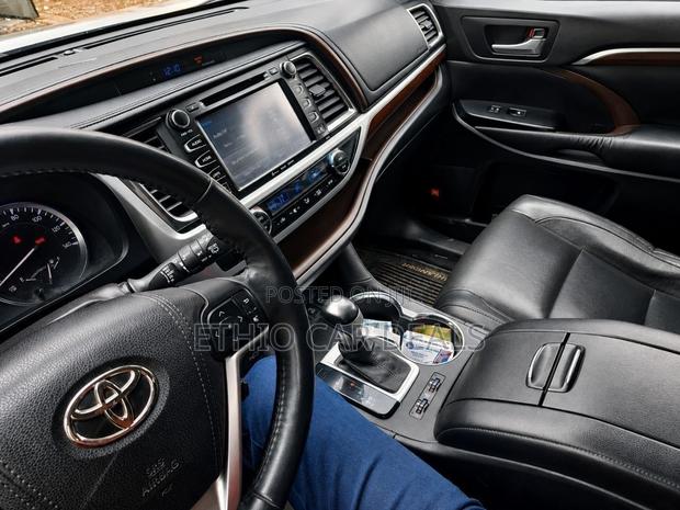 Toyota Highlander 2016 Silver