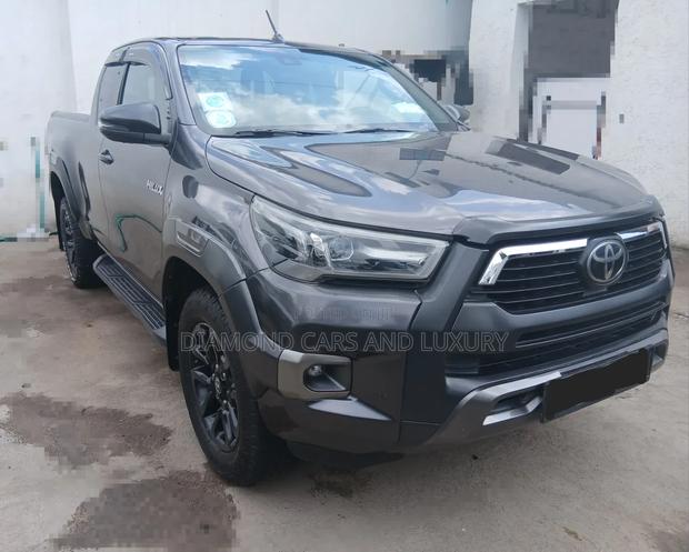 Toyota Hilux 2021 Black