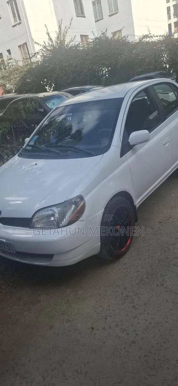 Toyota Platz 2001 White