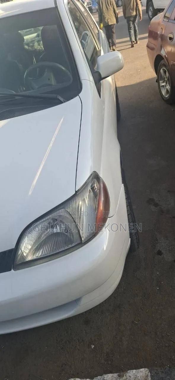Toyota Platz 2001 White