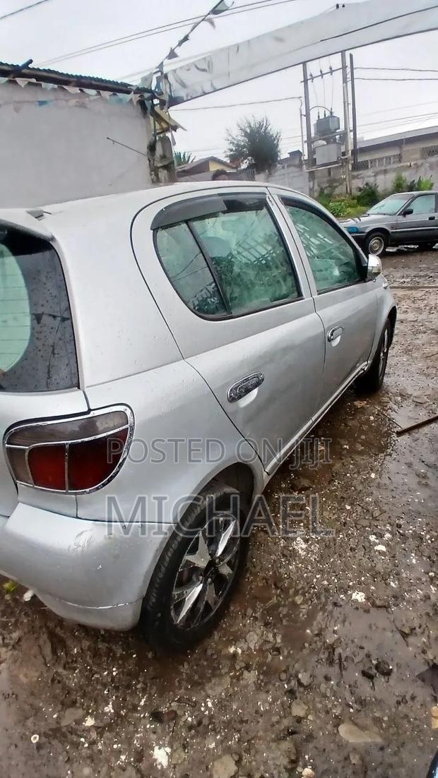 Toyota Vitz 2001 Silver