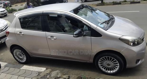 Toyota Yaris 2011 Silver