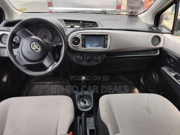 Toyota Yaris 2011 Silver