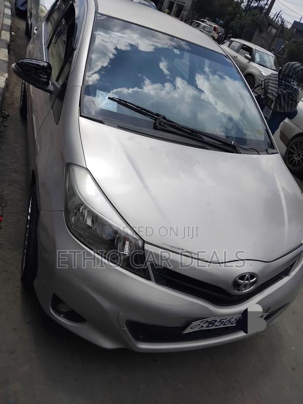 Toyota Yaris 2011 Silver