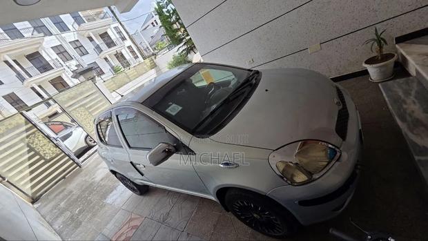 Toyota Vitz 2004 Blue