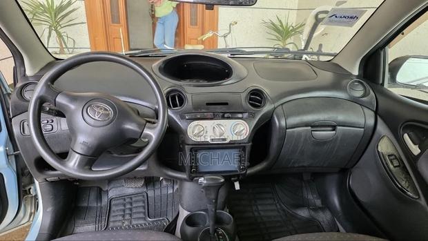 Toyota Vitz 2004 Blue