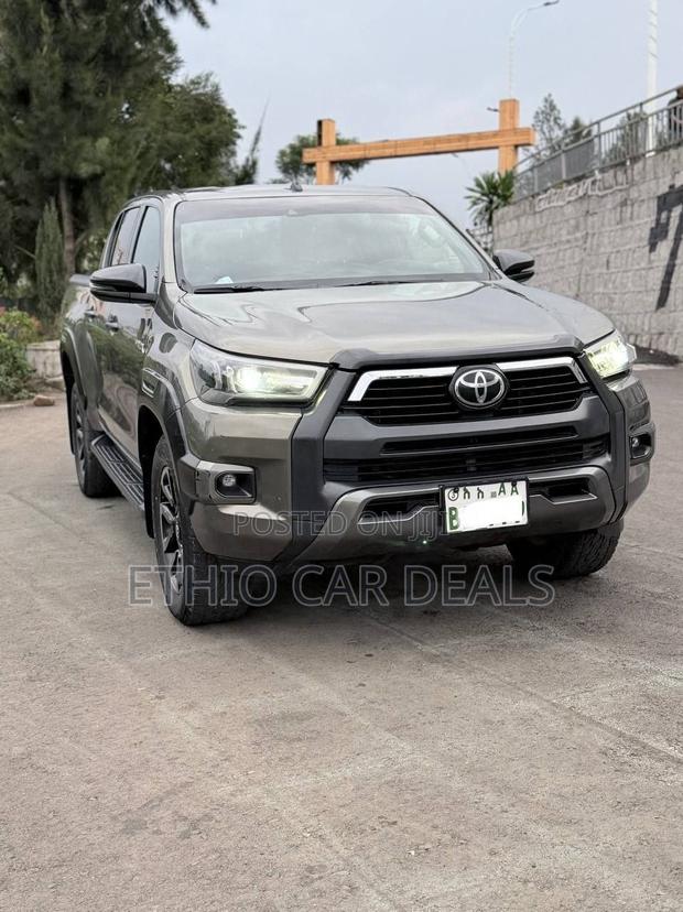 Toyota Hilux 2021 Beige