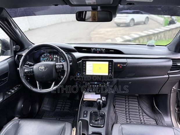 Toyota Hilux 2021 Beige