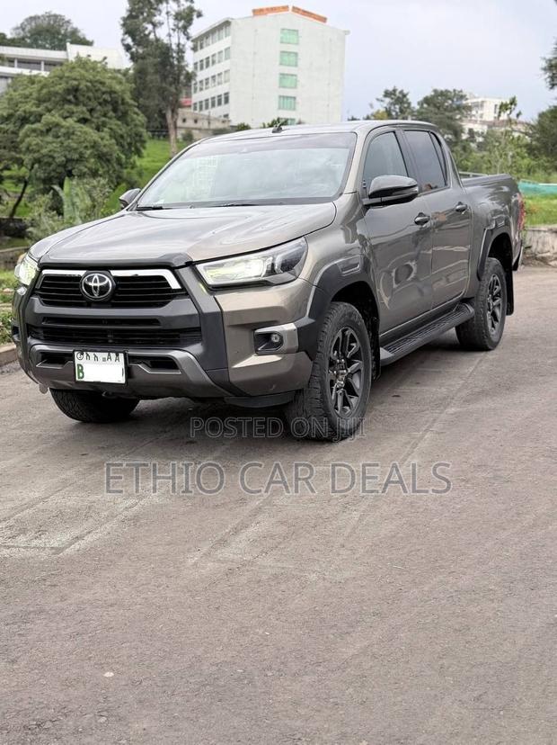 Toyota Hilux 2021 Beige