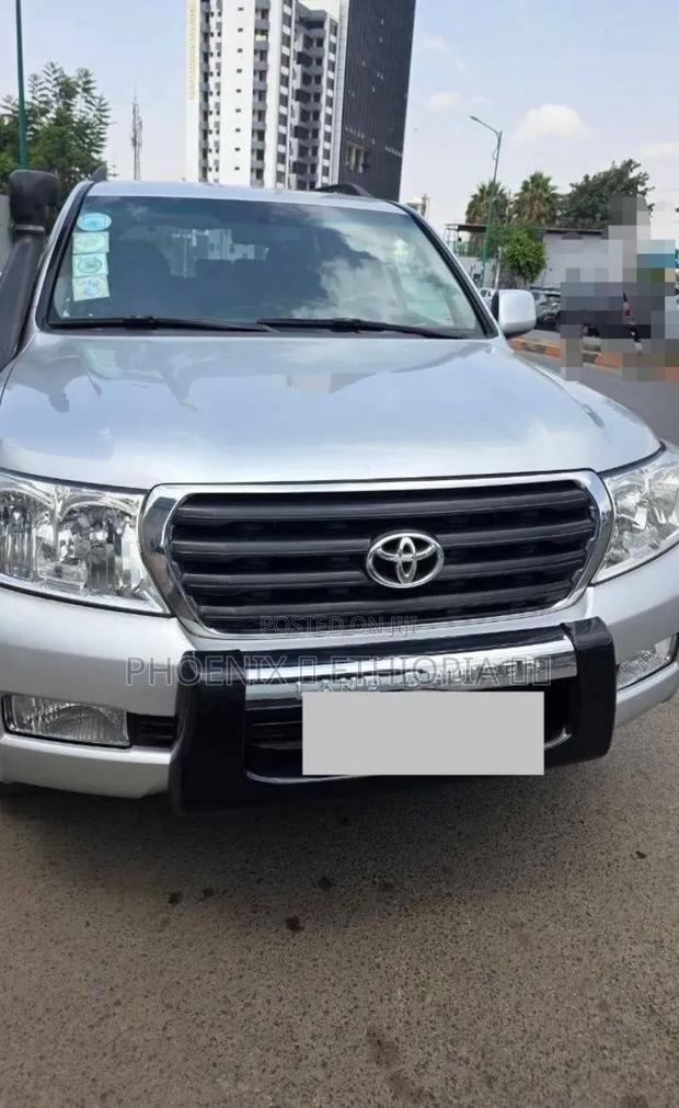 Toyota Land Cruiser 2010 Silver