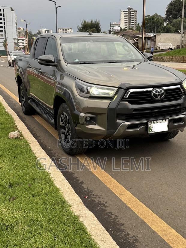 Toyota Hilux Revo Double Cab Deisel 2.4 AWD 2021 Gray
