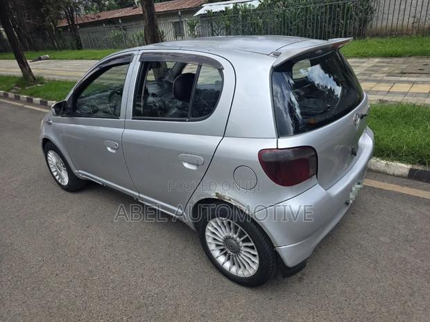 Toyota Vitz 2001 Silver