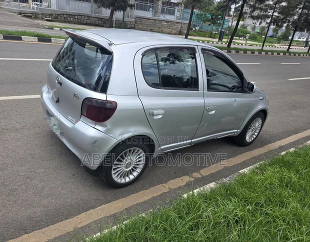 Toyota Vitz 2001 Silver